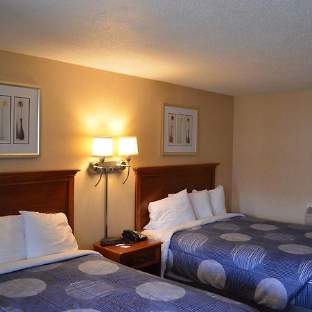 Hyannis Host Inn מראה חיצוני תמונה