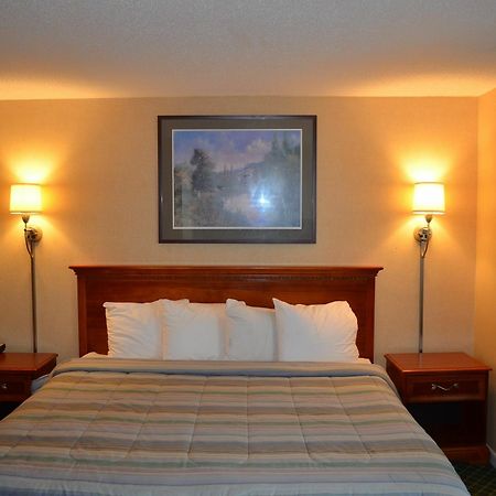 Hyannis Host Inn מראה חיצוני תמונה