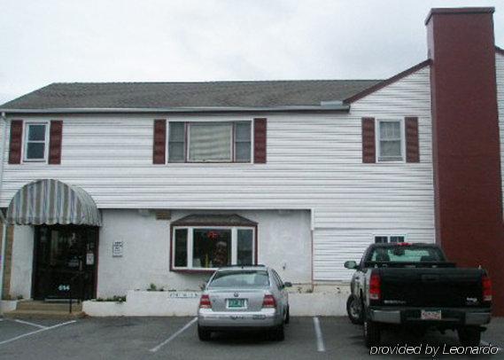 Hyannis Host Inn מראה חיצוני תמונה